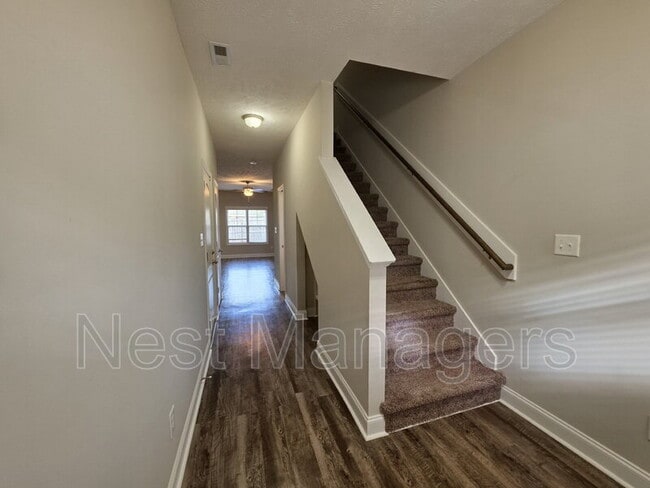 Photo - 2056 Wheeling St