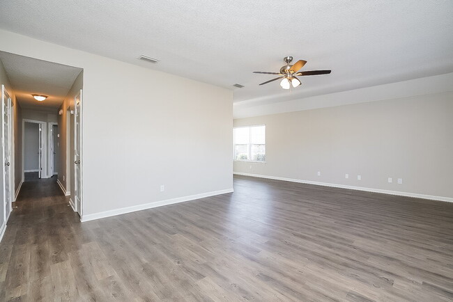 Photo - 331 Lake Forest Dr