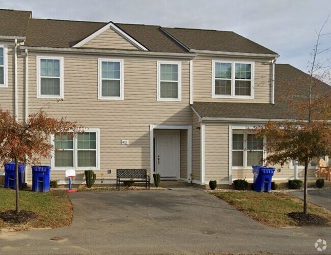 Building Photo - 3 Bed, 3 1/2 Bath, Close to I81 and US460 Rental