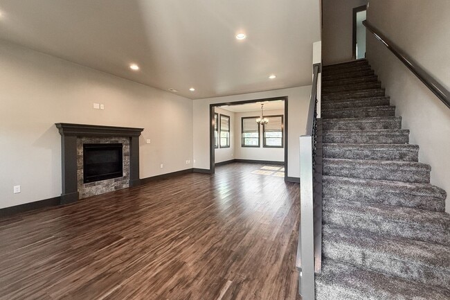 Photo - Beautiful 4-Bedroom House with Large Backy...