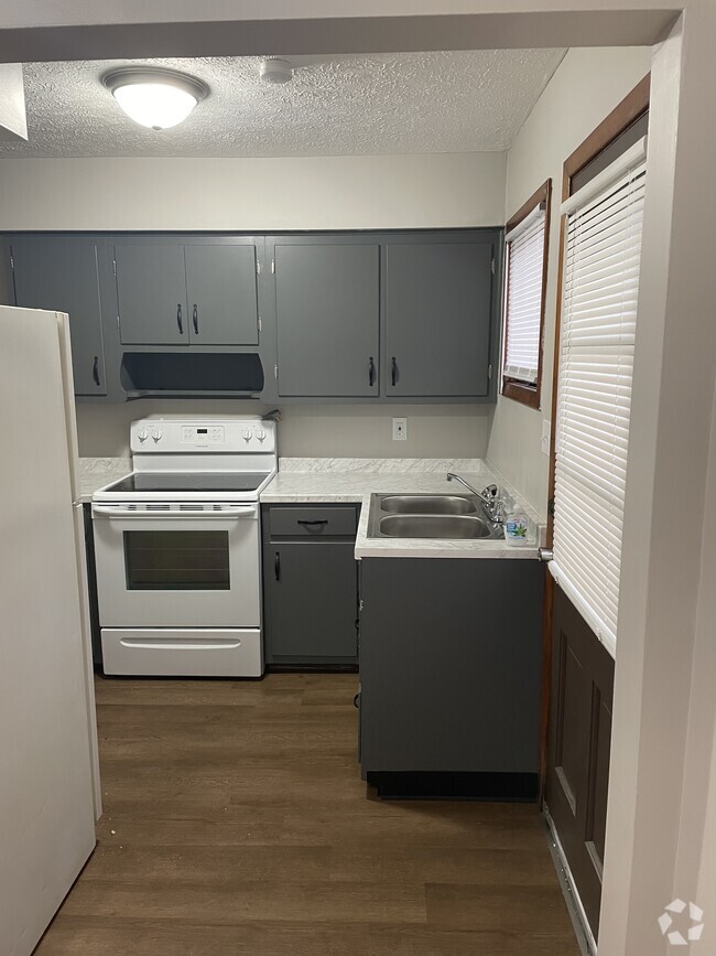 Building Photo - 1396 Goodyear Blvd Unit 1 Rental