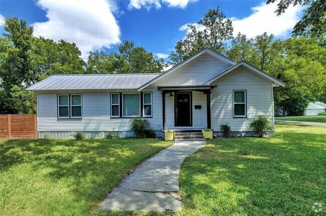 Building Photo - 1102 Hackberry St Rental