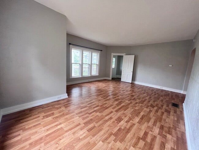 Photo - Wonderful and Spacious Three Bedroom Home Minutes from Downtown Grand Rapids!!