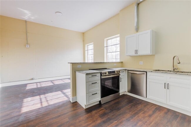 Photo - 306 W Wisconsin Ave Unit 208