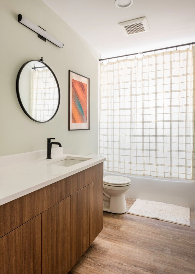 2 Bed 1 Bath - Bathroom