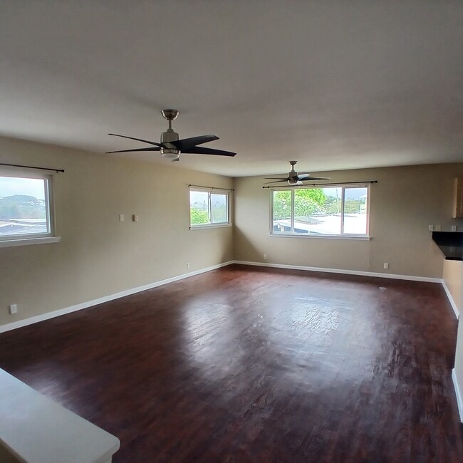 Photo - 535 Iliaina St