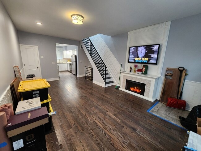 Building Photo - Beautiful bright modern 3 bed 1.5 bath hom... Rental