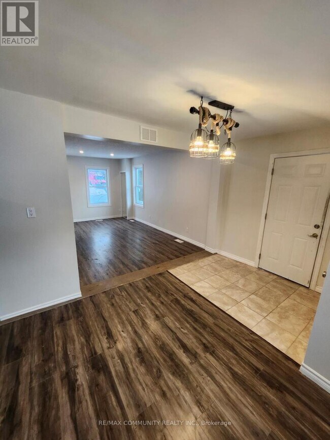 Photo - 115 Frederick St E