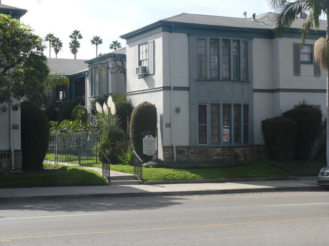 5400 Franklin - 5400 Franklin Apartments