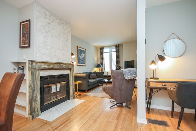 Photo - 239 York St
