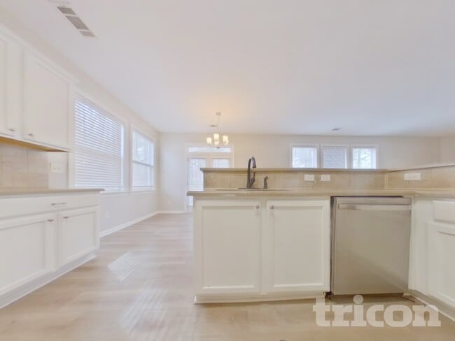 Photo - 5275 Argyll Ln