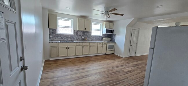 Building Photo - 145 N 21st Ave Unit 3 Rental