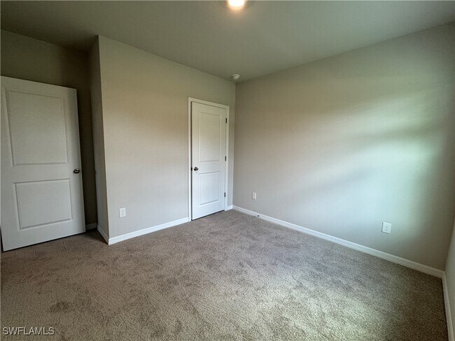 Building Photo - 726 Oakridge Ave S Rental