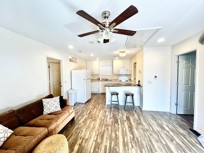 Photo - 302 Corman Ave