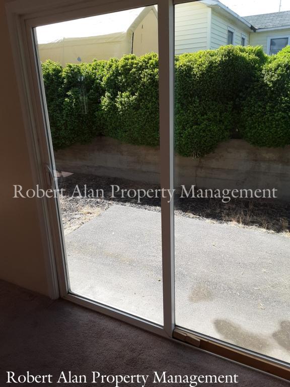 Photo - 271 NE Douglas St