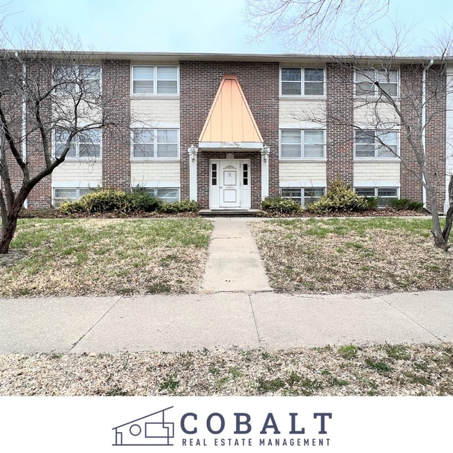 Building Photo - Pre-Leasing for 26/27 School Year