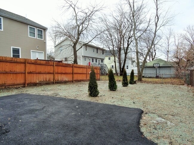 Building Photo - 6 Rockwell Ave Unit 8