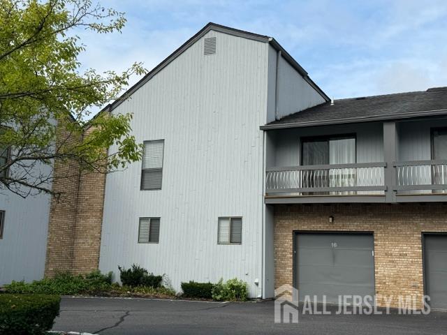 16 Wisteria Ct