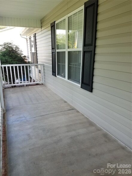Photo - 104 E Pine St