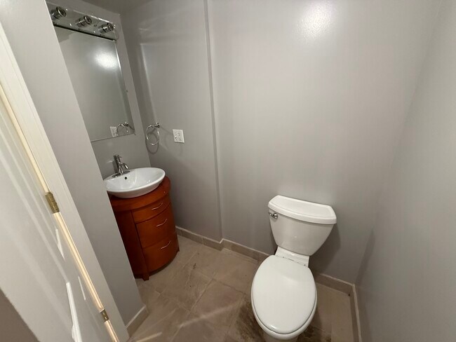 Photo - 6954 N Greenview Ave