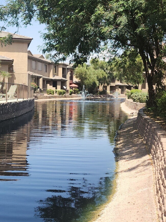 Building Photo - "Spacious 2-Bed Condo Retreat with 2.5 Baths in Prime Chandler Location!" Unit 1046