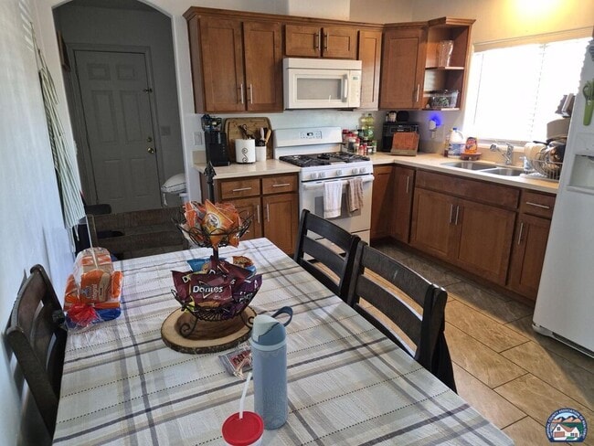 Photo - 321 N 2nd St