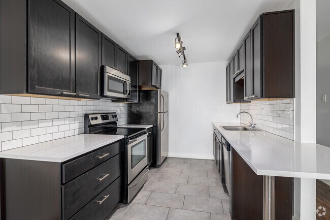 1BR, 1BA - 675SF - Kitchen