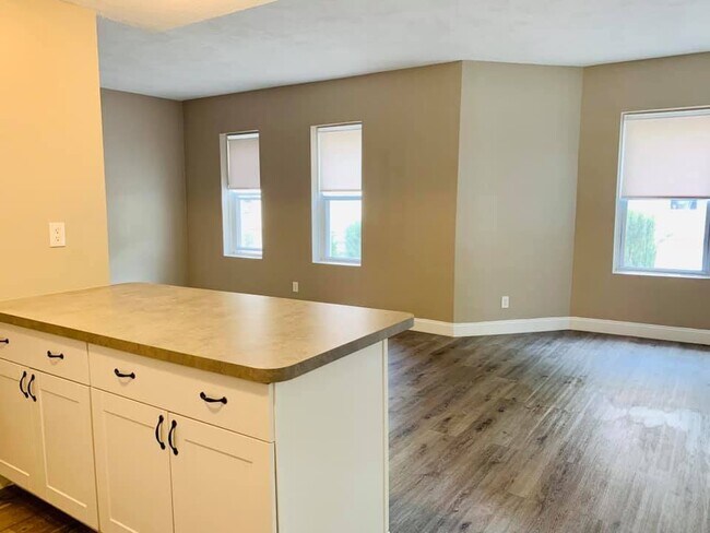 Photo - 1862 Beacon St Unit 1870-02