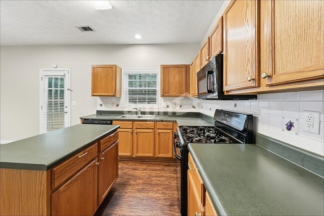 Photo - 834 Glen Abbey Dr