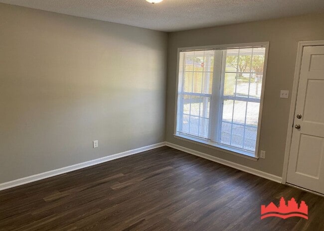 Photo - 5082 Chantilly Dr