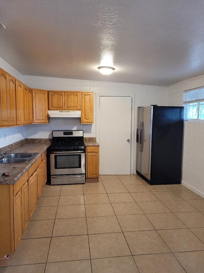 Building Photo - N 39th Ave