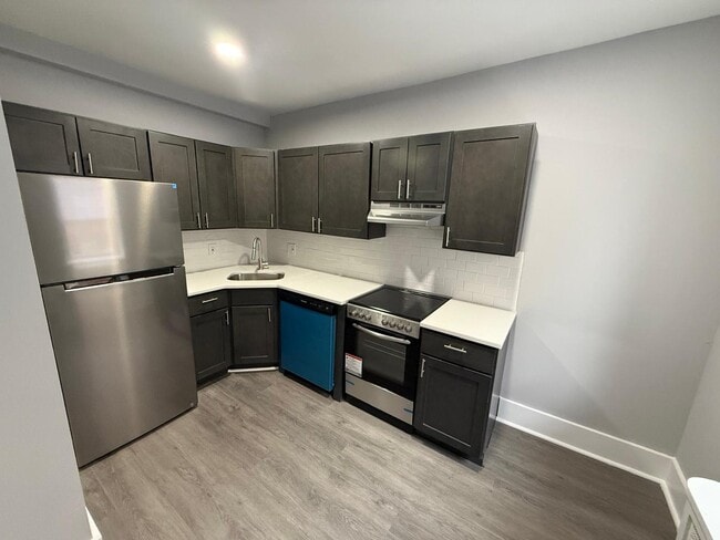 Building Photo - 215 W Walnut Ln