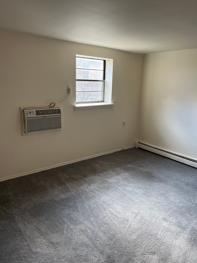 376 Henry St