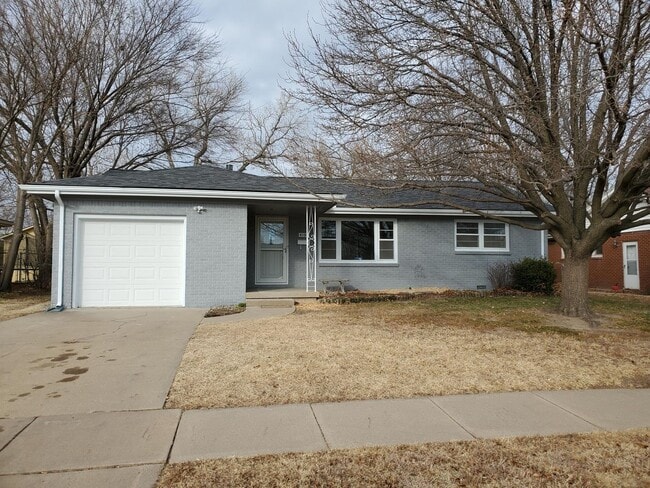 Building Photo - Like New 3 bedroom 1.5 bath  Ranch Near Ke... Rental