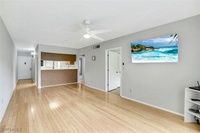 Photo - 35 Greenbrier St Unit 6-102