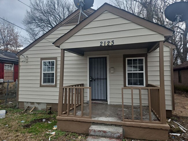 Building Photo - 2123 Lyon Ave Rental