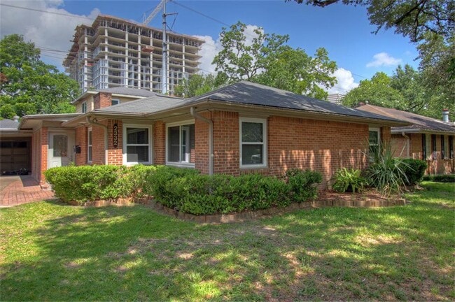 Building Photo - 2332 Suffolk Dr Rental