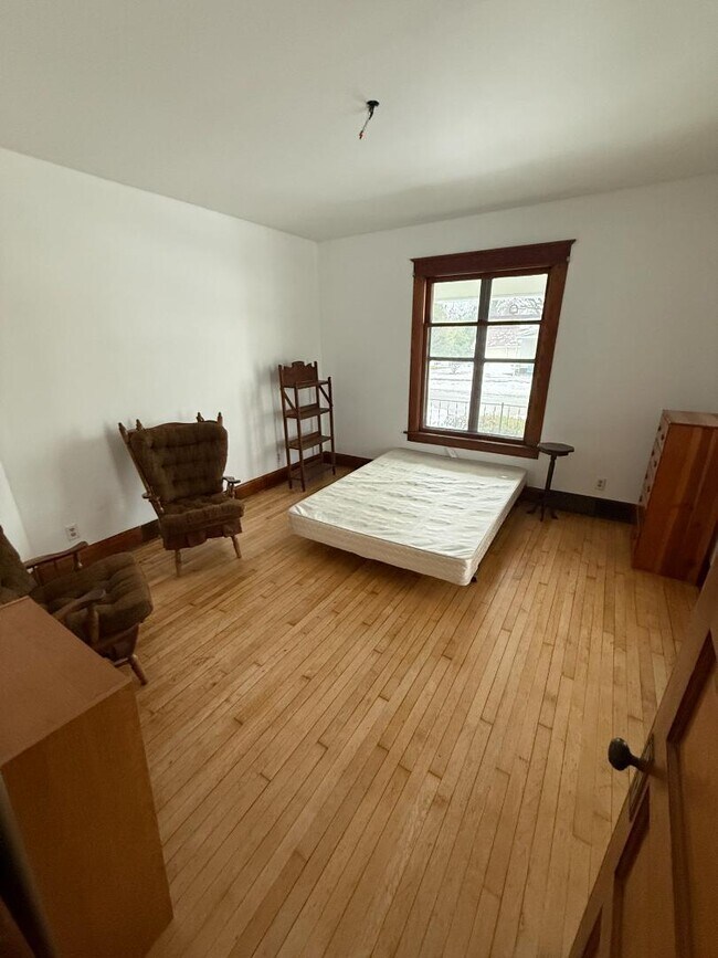 Photo - 1102 Oakes St