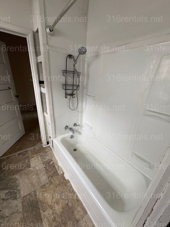 Photo - $950 - 3 bed 1 bath - Single Family Home