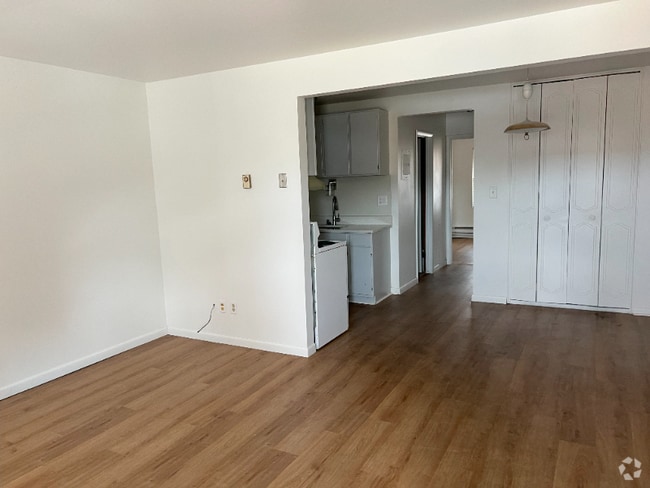 Building Photo - 7000 Kennedy Ave Rental