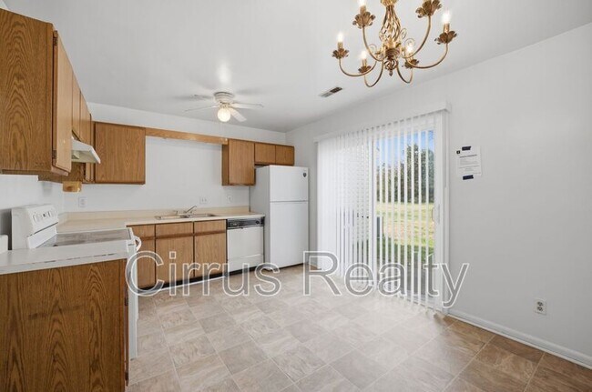 Photo - 2724 Peach St