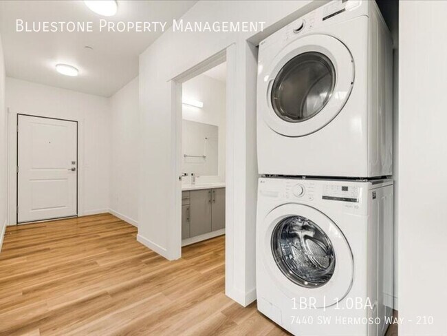 Photo - Experience the comfort and convenience of ... Unidad 210