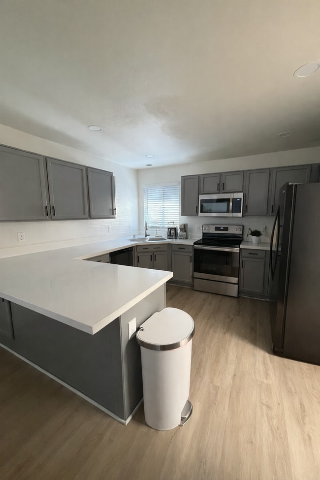 Kitchen - 220 N 22nd Pl