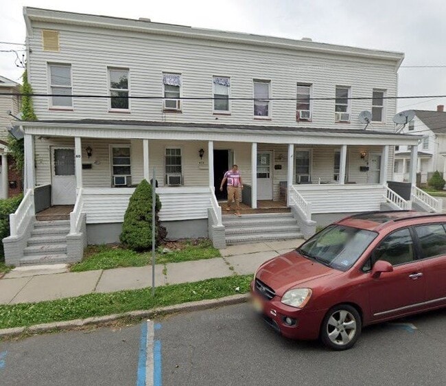 Building Photo - 62 Larch St Unit apt 62a
