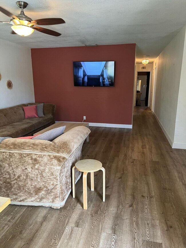 Photo - 923 Orange Isle