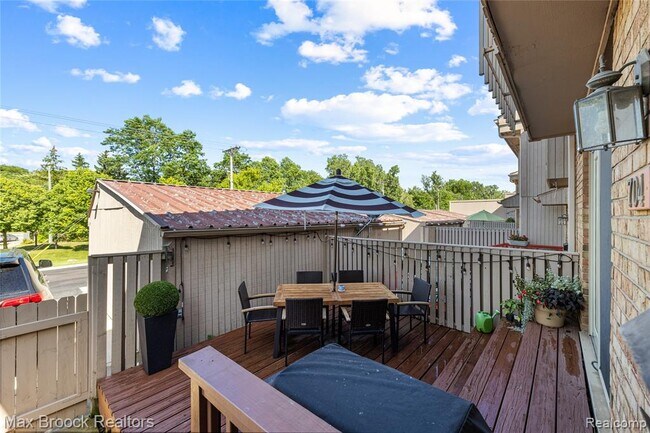 Photo - 704 Oakbrook Ridge Dr