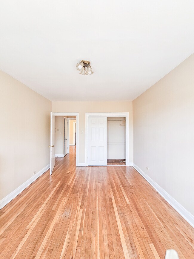 Photo - 4735 W Addison St Unidad #1A