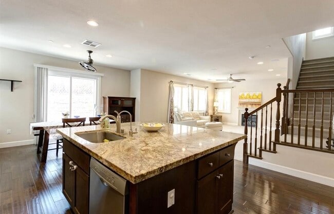 Photo - 4628 Kinsley St