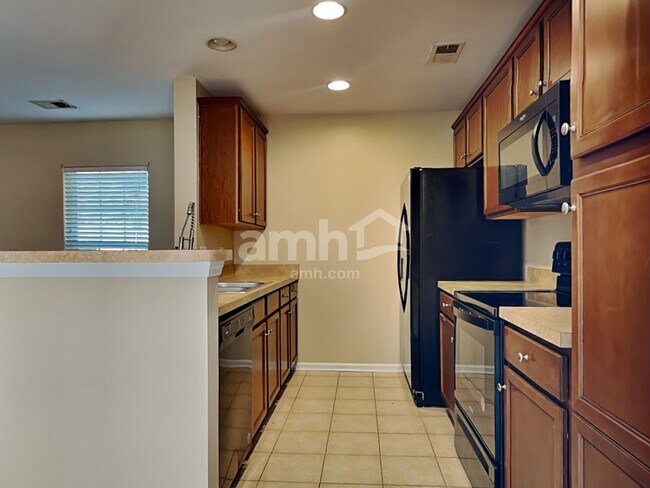Photo - 409 Lakewind Dr