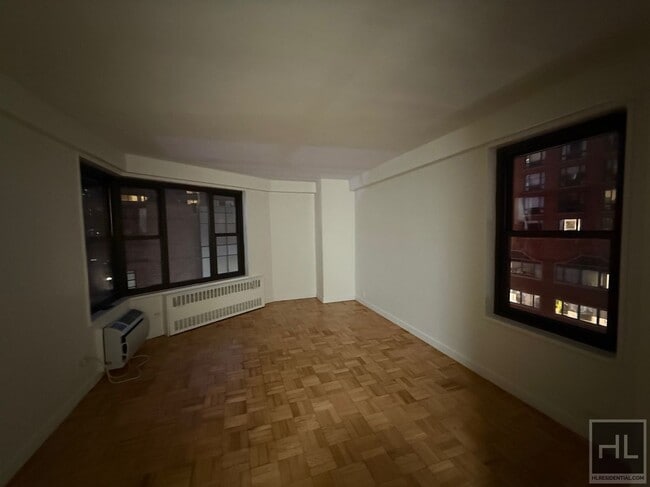 Photo - Fourth Avenue Unidad 9F